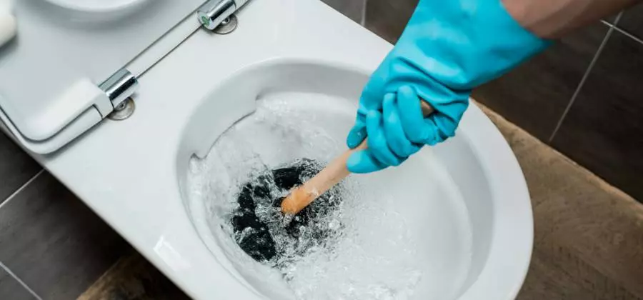 Hoe vaak moeten toiletten en badkamers professioneel gereinigd worden?